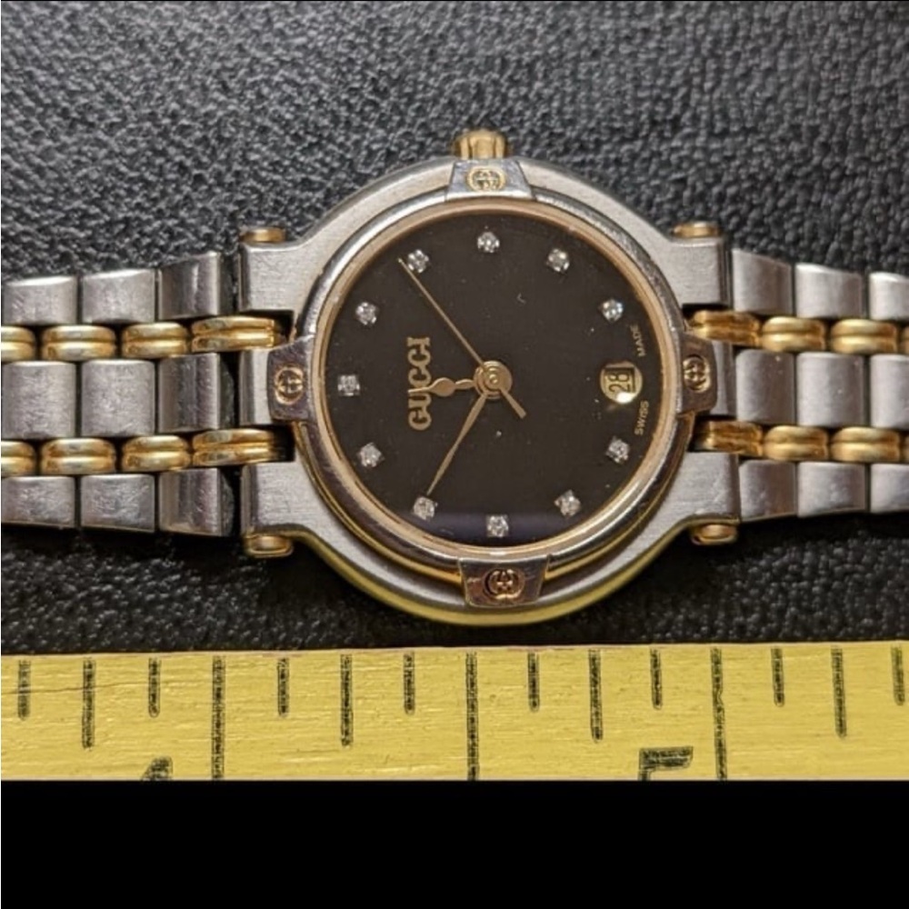 Gucci Black and Gold Wristwatch with Two-Tone Design and Round Case